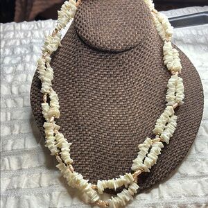 Elegant Cream Beaded Necklace with pink pearls
